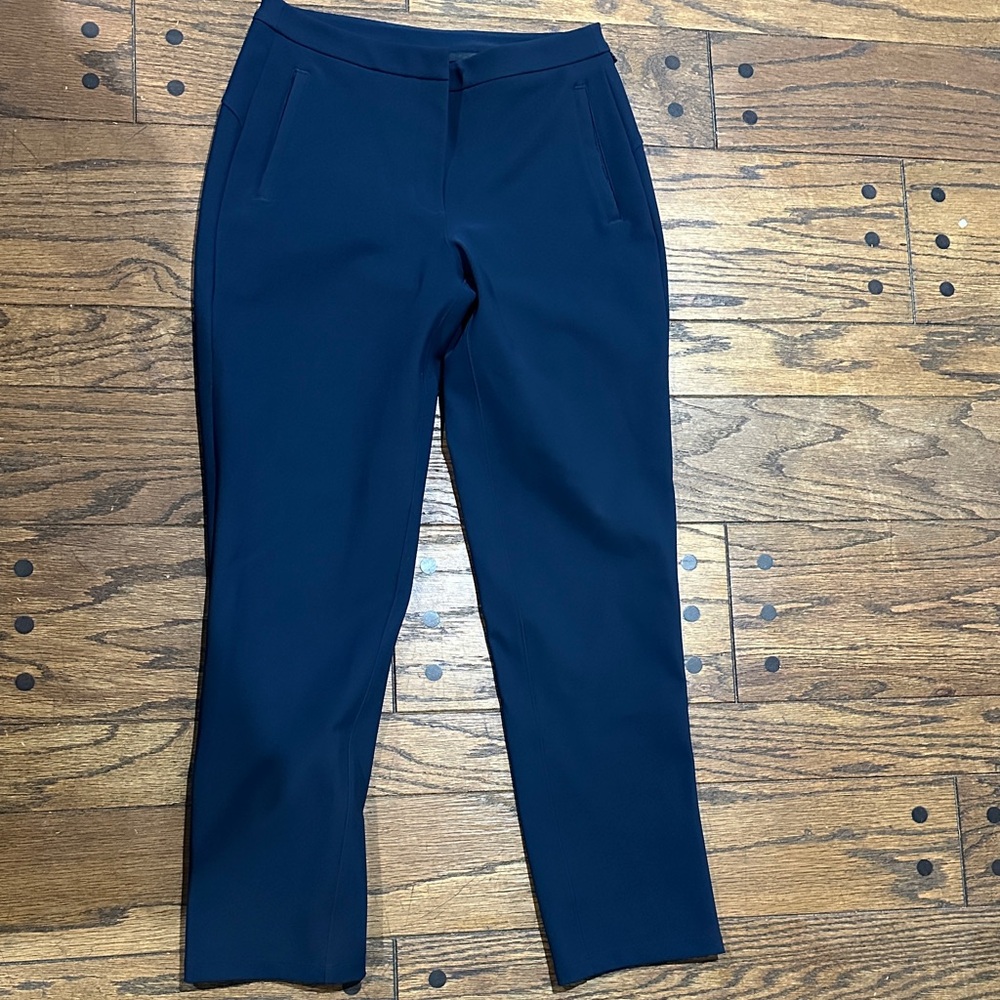Lululemon On The Fly Pant (Woven) – Size 4 – Navy Blue
